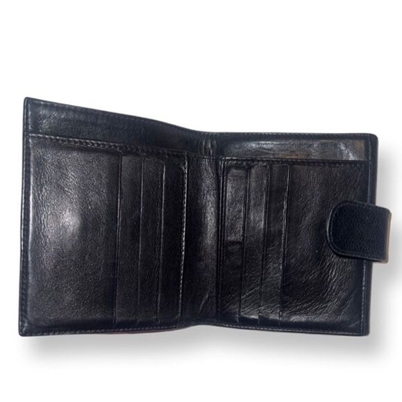 Chanel Black Caviar Short Wallet - Picture 5 of 8